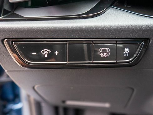 Certified 2025 Kia Niro EX image 17