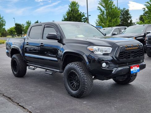 Used 2020 Toyota Tacoma SR5 AWD/4WD image 4