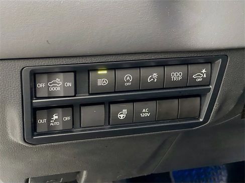 Used 2023 Toyota Tundra Platinum image 11