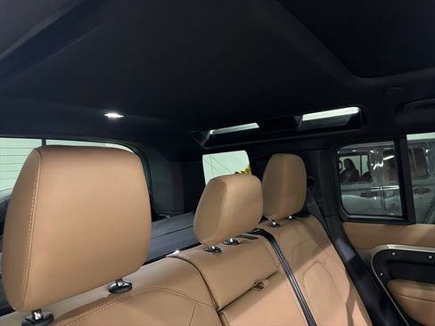 Used 2025 Land Rover Defender 110 S image 32