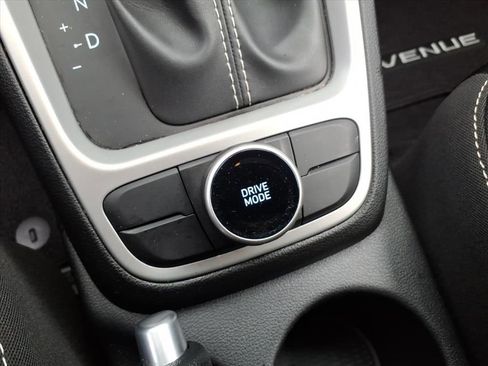 Used 2024 Hyundai Venue SEL image 29