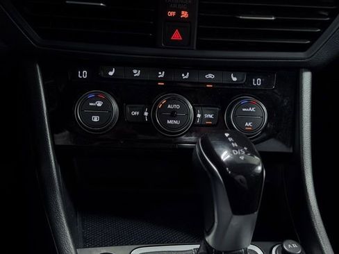Used 2024 Volkswagen Jetta SE FWD image 27