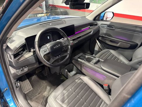 Used 2024 Kia EV9 Land w/ Towing Package AWD/4WD image 97