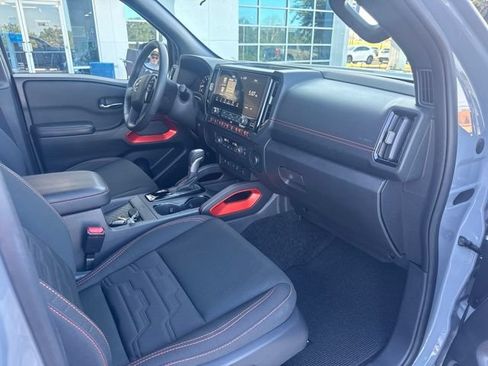 Used 2025 Nissan Frontier Pro-X w/ Pro Convenience Package RWD image 12