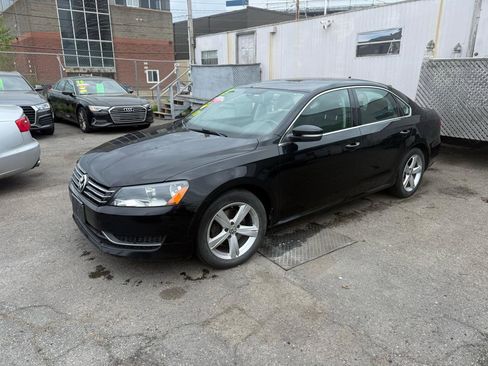 Used 2013 Volkswagen Passat 2.5 SE FWD image 1