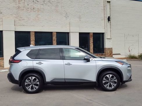 Used 2021 Nissan Rogue SV AWD/4WD image 2