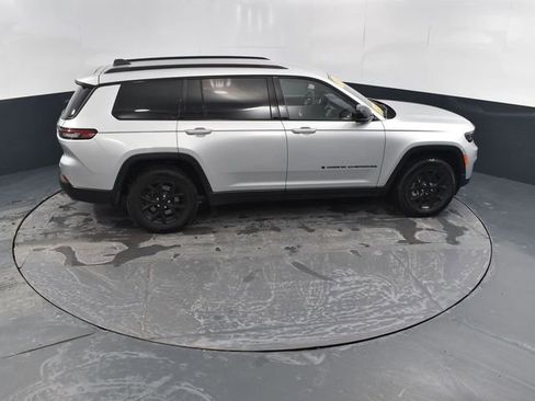 Used 2024 Jeep Grand Cherokee L Laredo image 50