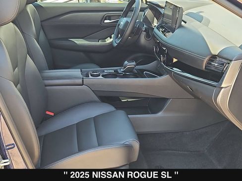 Used 2025 Nissan Rogue SL AWD/4WD image 29