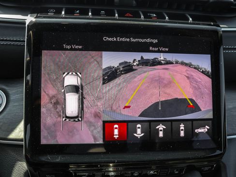 New 2025 Jeep Grand Cherokee Limited w/ Luxury Tech Group II image 23