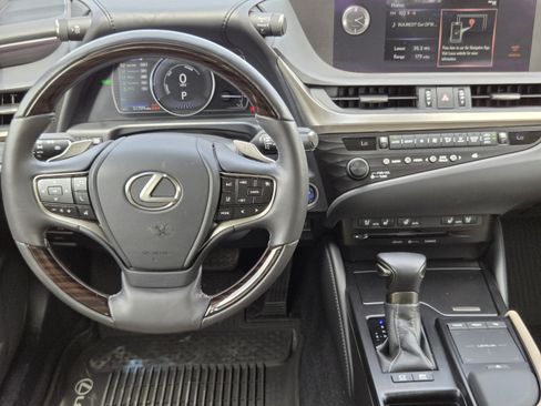 Used 2020 Lexus ES 300h w/ Premium Package FWD image 24