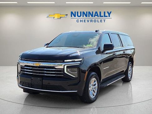 Certified 2025 Chevrolet Suburban LT AWD/4WD image 1