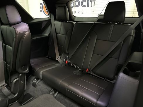 Used 2023 Chevrolet Traverse RS image 42