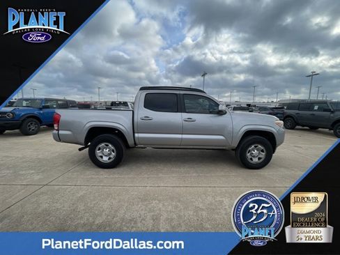 Used 2017 Toyota Tacoma SR w/ SR Convenience Package image 1