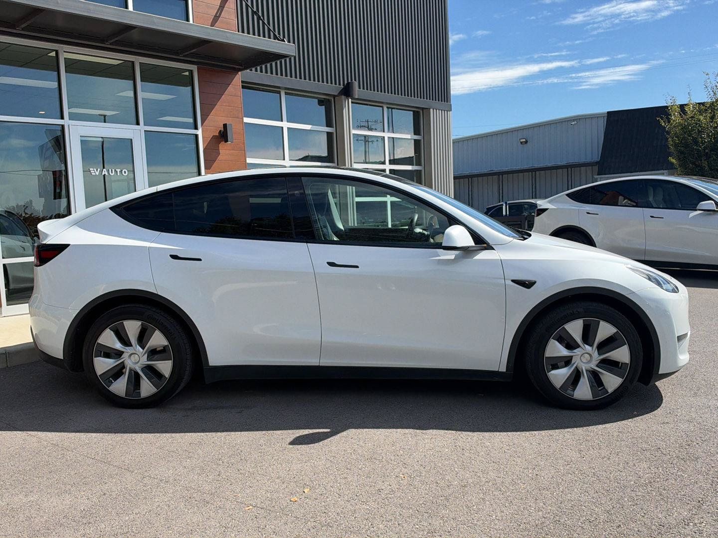 Used 2024 Tesla Model Y Long Range AWD/4WD image 9