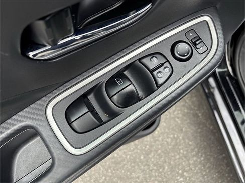 Used 2025 Nissan Versa SR w/ Trunk Package image 15