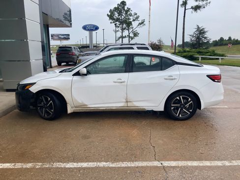 Used 2024 Nissan Sentra SV FWD image 2