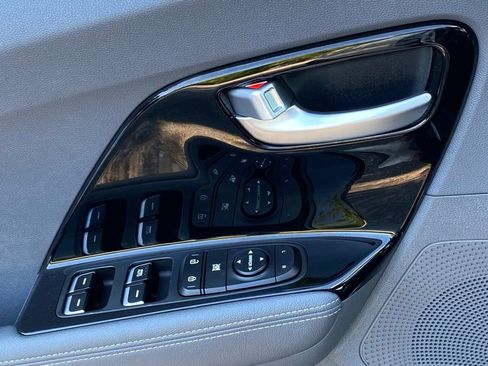 Used 2022 Kia Niro LXS w/ Digital Cluster Package FWD image 22