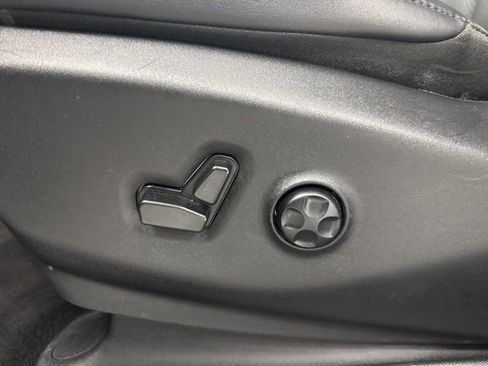 Used 2025 Chrysler Pacifica Select image 10