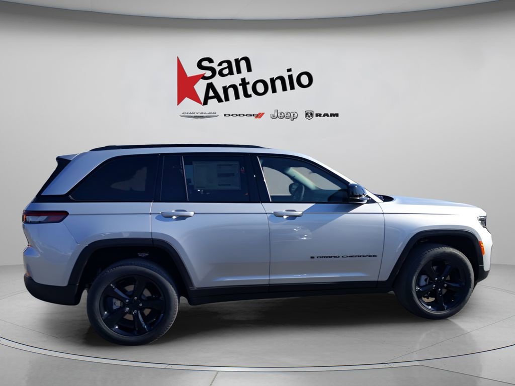 New 2025 Jeep Grand Cherokee Limited w/ Black Appearance Package RWD image 9