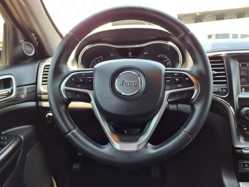 Used 2019 Jeep Grand Cherokee Laredo RWD image 15