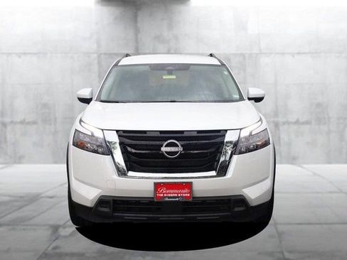 Certified 2025 Nissan Pathfinder SV FWD image 4