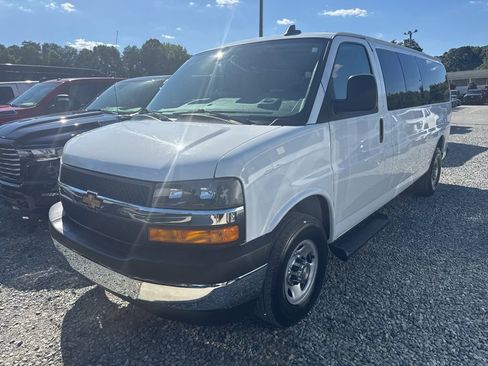 Used 2025 Chevrolet Express 3500 LT w/ LT Preferred Equipment Group RWD image 1