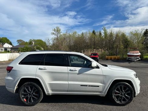 Used 2019 Jeep Grand Cherokee Altitude AWD/4WD image 13