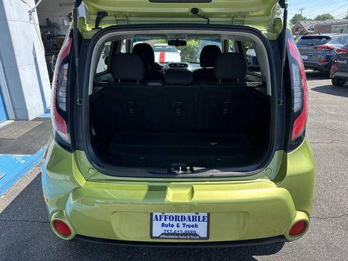 Used 2015 Kia Soul ! FWD image 18