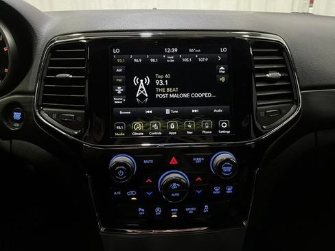Used 2019 Jeep Grand Cherokee Altitude AWD/4WD image 19