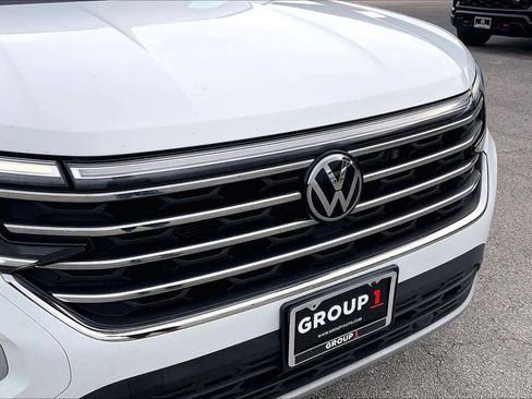 Used 2024 Volkswagen Atlas SE image 31