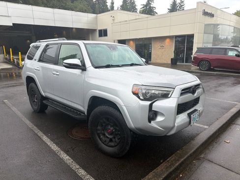 Used 2021 Toyota 4Runner SR5 Premium w/ Moonroof Package AWD/4WD image 5