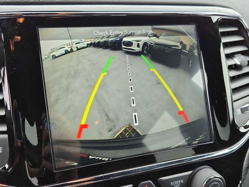 Used 2019 Jeep Grand Cherokee Altitude image 23