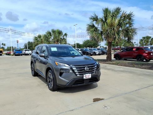 Used 2024 Nissan Rogue SV w/ SV Premium Package FWD image 7
