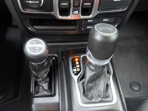 Used 2023 Jeep Wrangler Unlimited AWD/4WD image 17