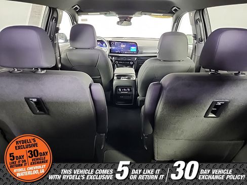 Used 2025 Chevrolet Traverse LT image 13