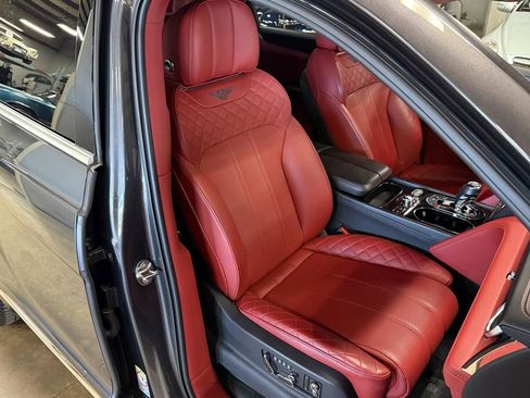 Used 2018 Bentley Bentayga image 78