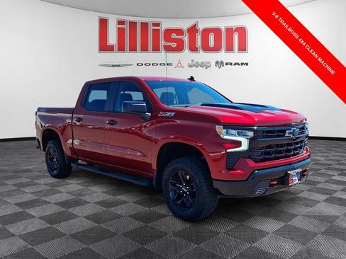 Used 2024 Chevrolet Silverado 1500 LT Trail Boss w/ Convenience Package II AWD/4WD image 3