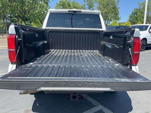 Used 2025 Toyota Tacoma TRD Off-Road AWD/4WD image 11