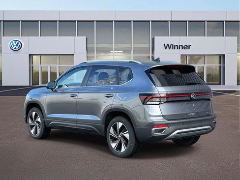 New 2026 Volkswagen Taos SE image 3