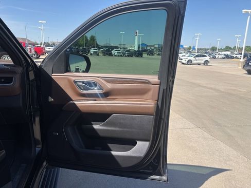Used 2021 Chevrolet Suburban High Country w/ Premium Package AWD/4WD image 30