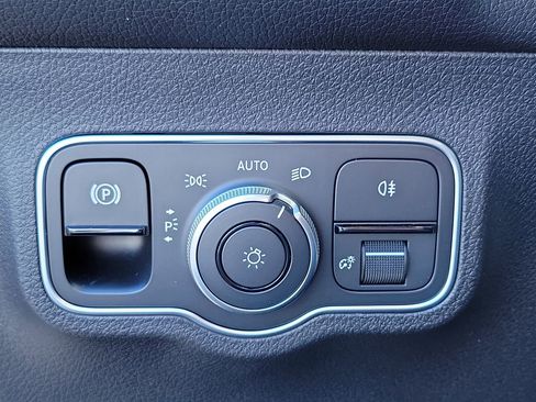 New 2025 Mercedes-Benz GLB 35 AMG 4MATIC image 22