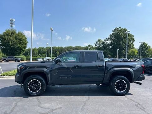 Used 2025 Toyota Tacoma TRD Off-Road AWD/4WD image 12