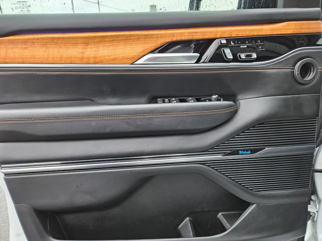 Used 2024 Jeep Grand Wagoneer L Series III AWD/4WD image 19