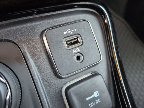 Certified 2021 Jeep Compass Latitude image 30