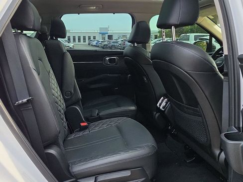 Used 2023 Kia Sorento SX AWD/4WD image 12