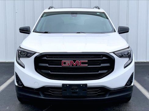 Used 2021 GMC Terrain SLT w/ Elevation Edition image 3
