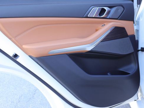 Used 2025 BMW X5 sDrive40i w/ M Sport Package image 10