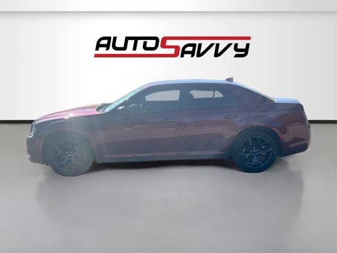 Used 2023 Chrysler 300 Touring w/ Safetytec Plus Group image 4