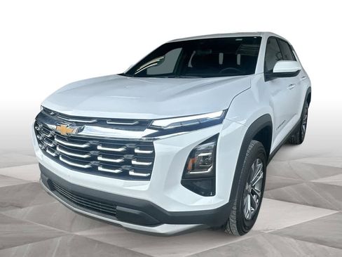 Used 2026 Chevrolet Equinox LT FWD image 4