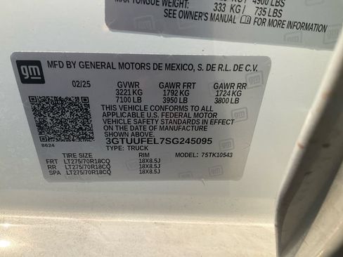 Used 2025 GMC Sierra 1500 AT4X AWD/4WD image 18